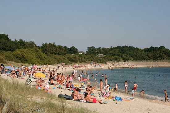 Vous voulez vous initier au surf ? Le camping Pen Palud vous offre cette opportunité dans les plages idéales de Guidel