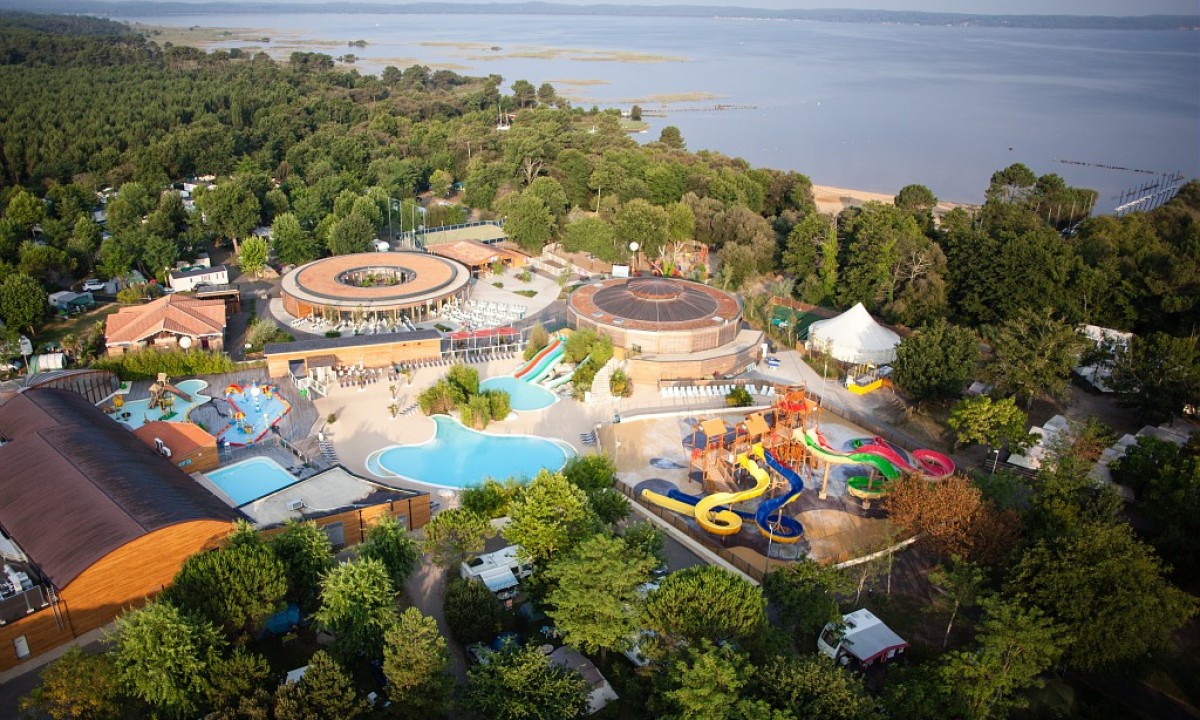 La Rive : un camping à Biscarrosse aux prestations luxueuses.